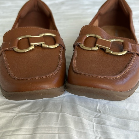 EASY SPIRIT Women’s Avienta Loafer Cognac Brown Flexible Metal Hardware SIZE 8.5 - Picture 5 of 13